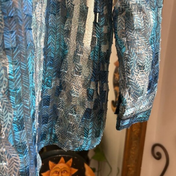 BonWorth Shimmering Blue and White Top Small Petite - Picture 9 of 16